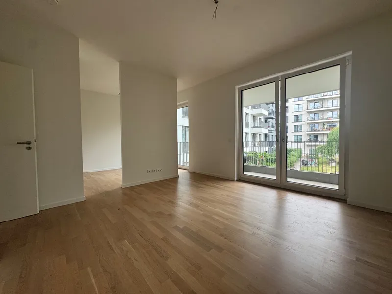 Willkommen in der Europa City! Freundliche 3-Zimmerwohnung mit Balkon und Einbauküche — photo 1
